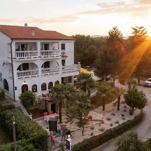 Gostinjska kuća Restaurant & Nino, Porat (Krk)